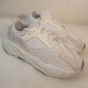 Adidas Yeezy Boost 700 Analog EG7596 Mens Lifestyle Sneaker Size 6 Beige NO BOX